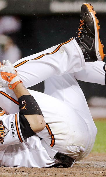 Manny Machado injures other knee in Orioles' victory over Yankees